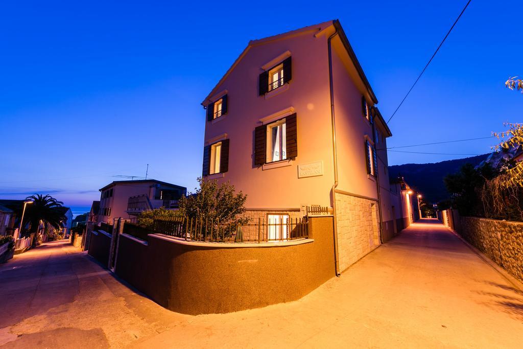 Apartments Kastelani Komiža Buitenkant foto