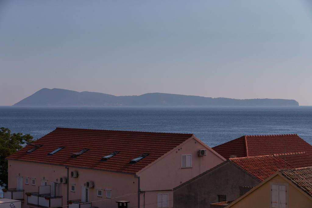 Apartments Kastelani Komiža Buitenkant foto